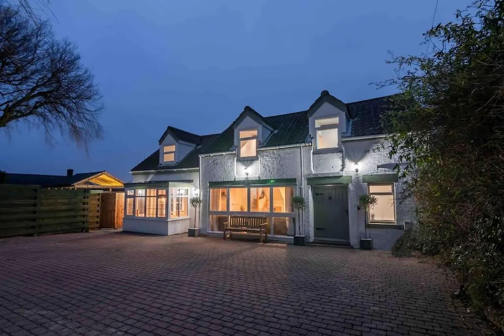 Sundial Cottage, Stunning 3 Bed Cottage With Hottub Skelton